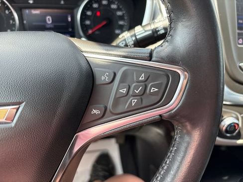 Used 2021 Chevrolet Equinox LT AWD/4WD image 12