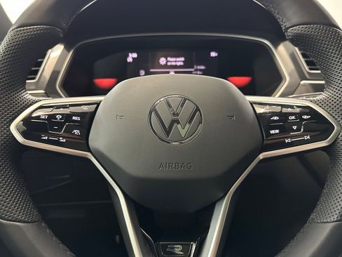 Used 2024 Volkswagen Tiguan SE R-Line FWD image 17