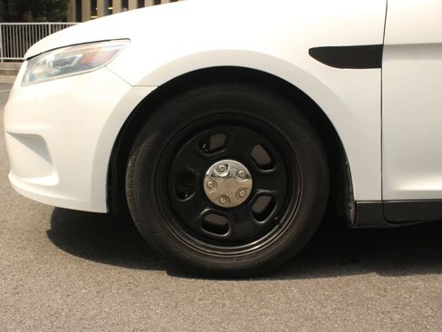 Used 2019 Ford Taurus Police Interceptor AWD image 11