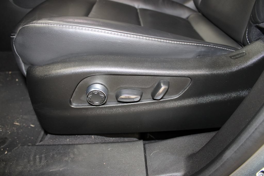 Used 2024 Cadillac XT4 Premium Luxury AWD/4WD image 17