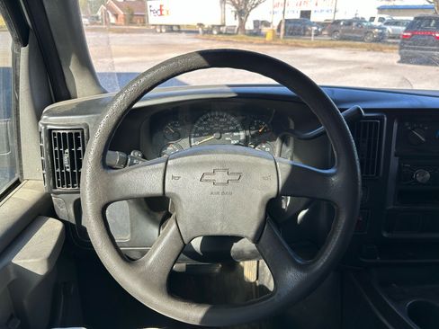 Used 2005 Chevrolet Express 1500 image 26