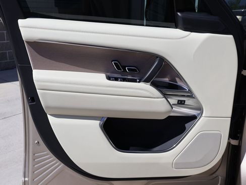 Used 2024 Land Rover Range Rover Long Wheelbase SE AWD/4WD image 12