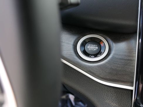 Used 2023 Jeep Grand Cherokee 4WD 4xe image 14