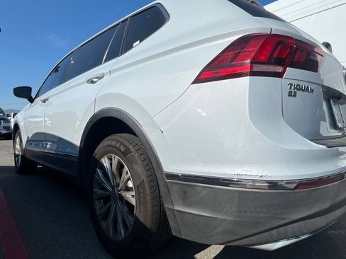 Used 2018 Volkswagen Tiguan SE w/ Panoramic Sunroof Package FWD image 5