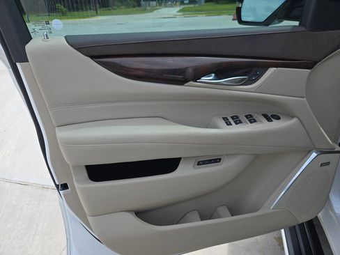 Used 2017 Cadillac Escalade Premium Luxury image 26