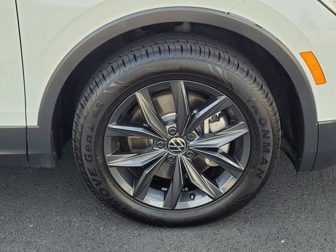 Used 2024 Volkswagen Tiguan SE FWD image 12