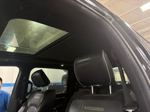 Used 2019 RAM 1500 Laramie AWD/4WD image 9