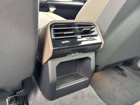New 2026 BMW i5 eDrive40 w/ M Sport Package AWD/4WD image 16