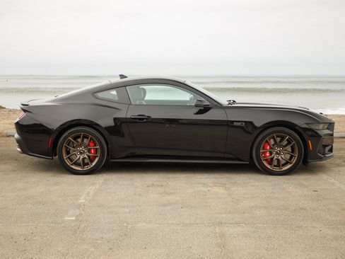 Used 2025 Ford Mustang GT Premium RWD image 4