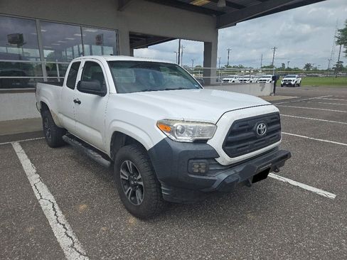 Used 2017 Toyota Tacoma SR RWD image 2