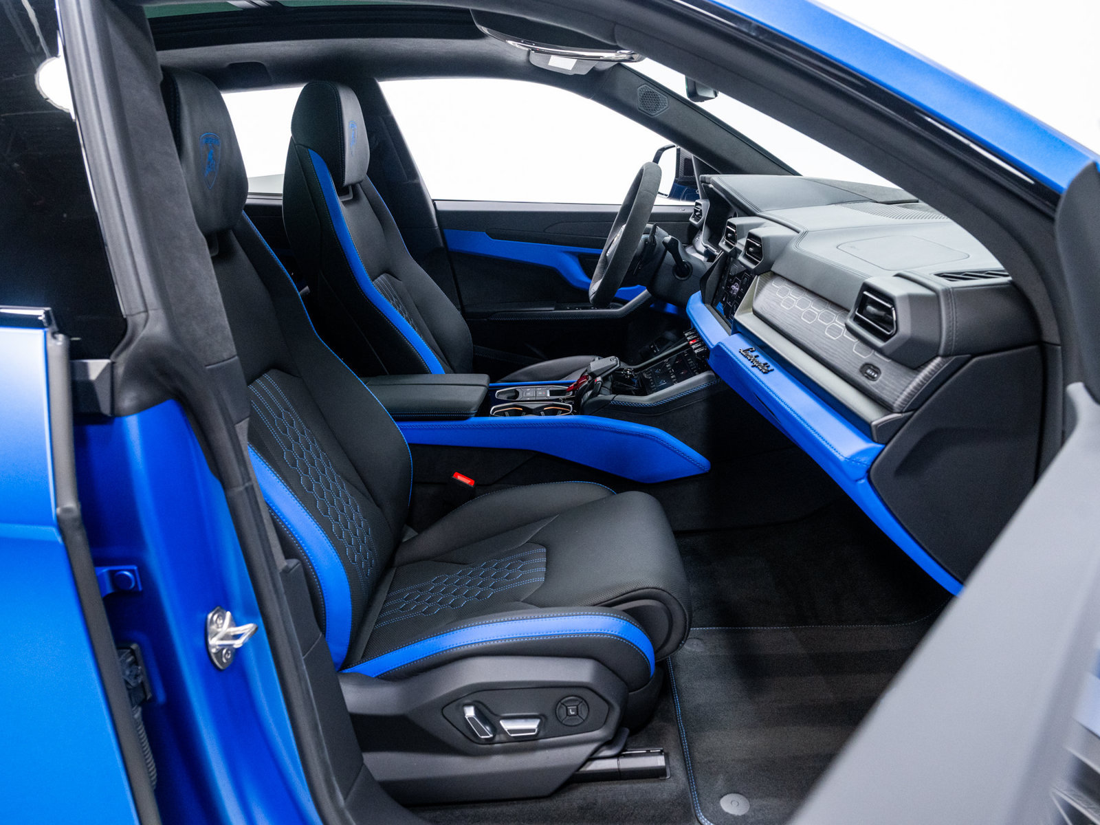 Used 2025 Lamborghini Urus SE AWD/4WD image 64