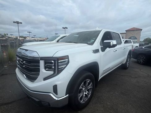 Used 2025 GMC Sierra 1500 SLT RWD image 1