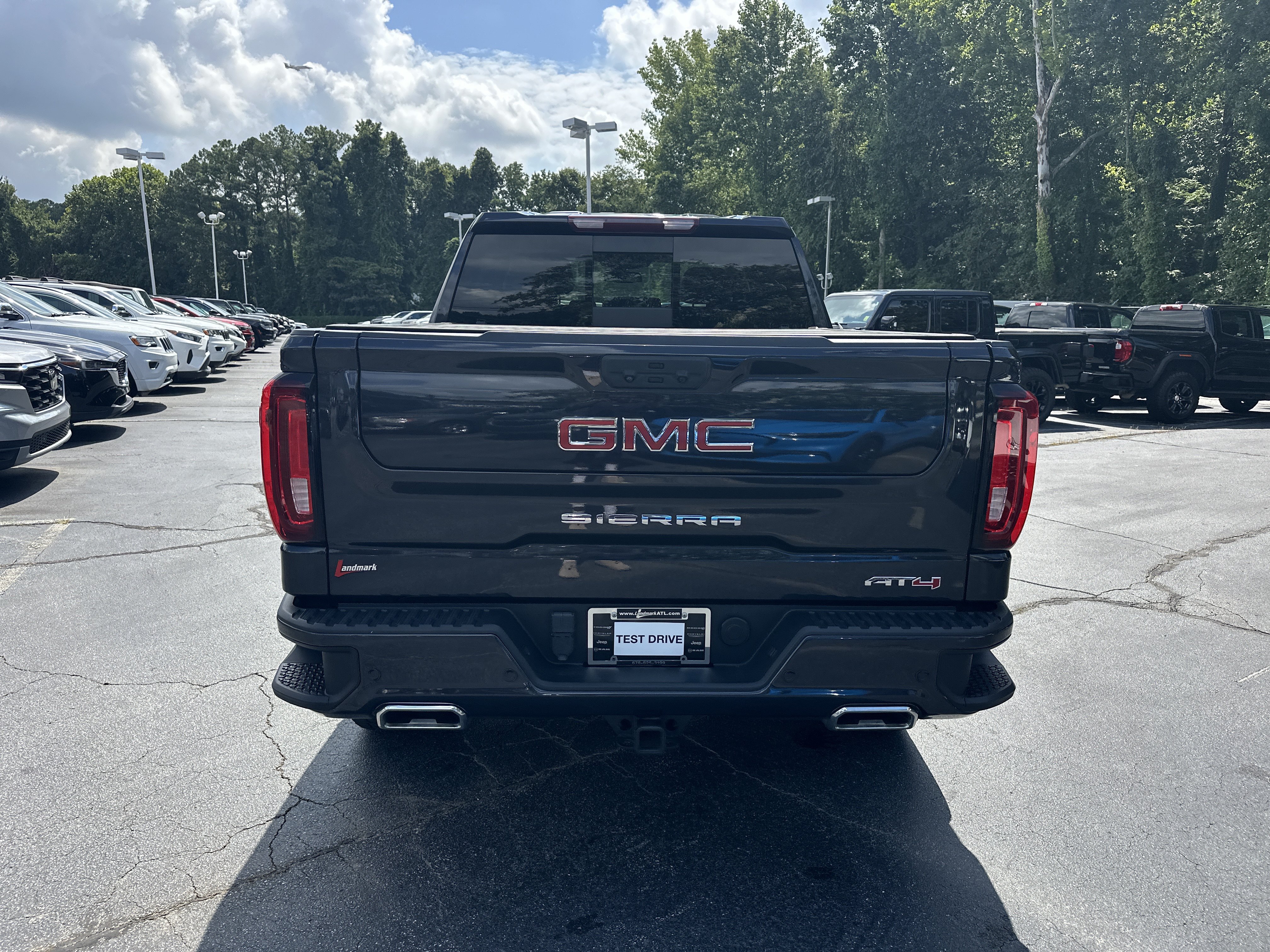 Used 2023 GMC Sierra 1500 AT4 w/ AT4 Premium Package AWD/4WD image 8