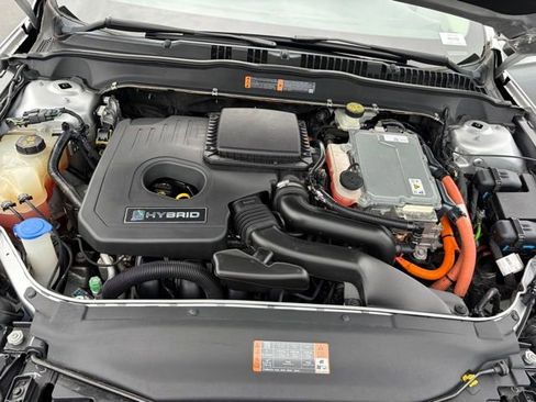 Used 2018 Ford Fusion SE w/ Equipment Group 601A FWD image 11