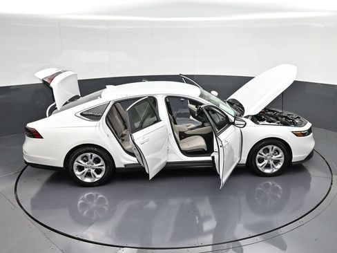 Used 2025 Honda Accord LX image 40