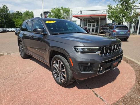 Used 2022 Jeep Grand Cherokee Overland w/ Luxury Tech Group IV AWD/4WD image 7