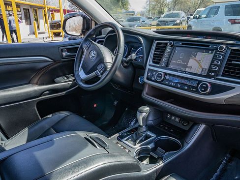 Used 2019 Toyota Highlander Limited image 18