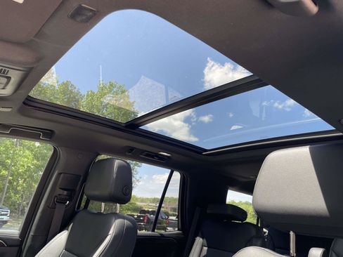 Used 2022 Chevrolet Tahoe Z71 w/ Luxury Package image 7