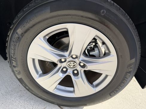 Used 2022 Toyota RAV4 XLE image 33