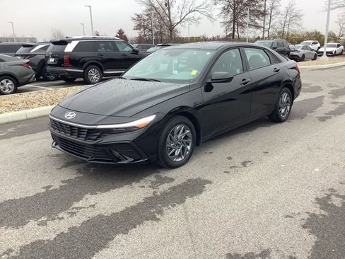 Certified 2025 Hyundai Elantra Blue image 3