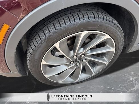 Certified 2023 Lincoln Nautilus Reserve w/ Equipment Group 202A AWD/4WD image 9