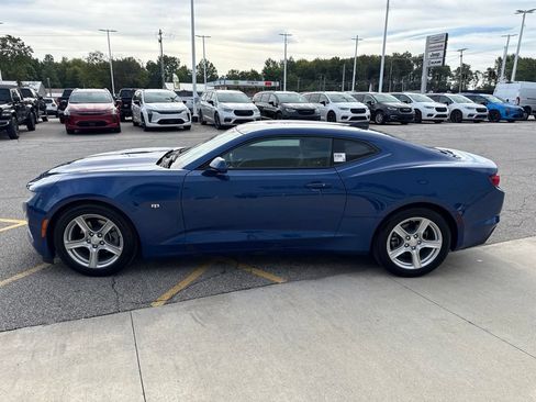 Used 2023 Chevrolet Camaro LT RWD image 9
