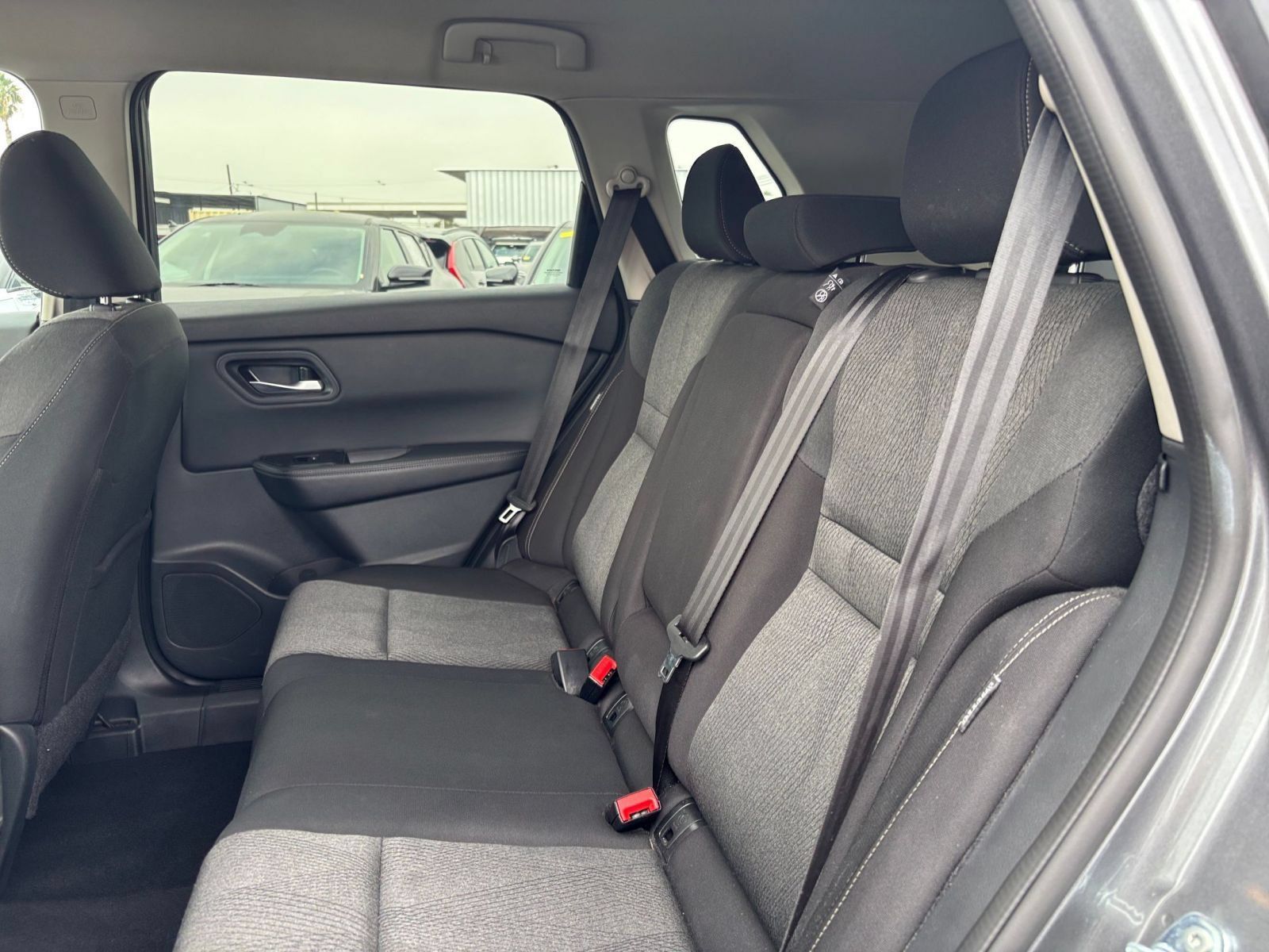 Used 2025 Nissan Rogue SV FWD image 27