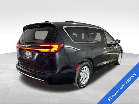 Used 2022 Chrysler Pacifica Touring-L FWD image 5