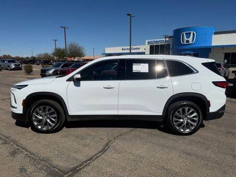 Used 2025 Buick Enclave Preferred image 10