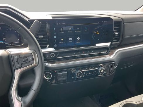 Used 2025 Chevrolet Silverado 2500 LT w/ Convenience Package AWD/4WD image 7