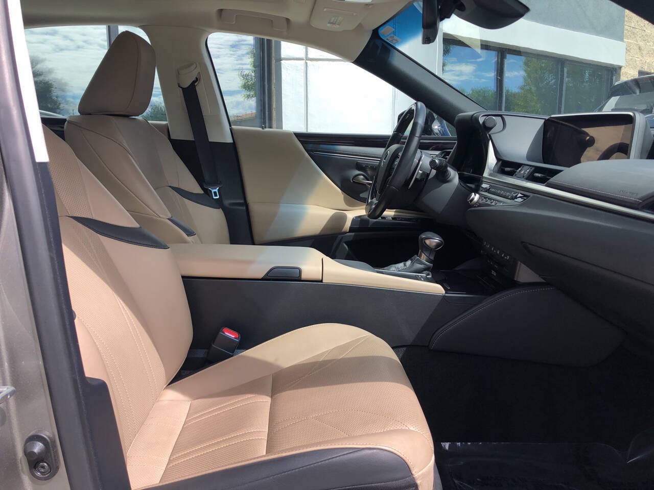 Used 2021 Lexus ES 300h w/ Accessory Package 2 FWD image 12