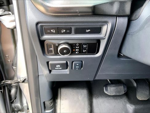Used 2024 Ford F150 Lariat w/ FX4 Off-Road Package AWD/4WD image 32
