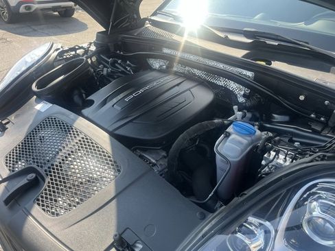 Used 2018 Porsche Macan image 11