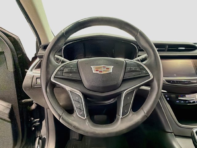 Used 2017 Cadillac XT5 Premium Luxury w/ LPO, Wheel Lock Package FWD image 9