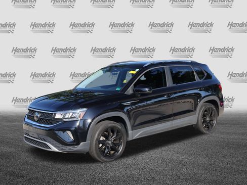 Used 2023 Volkswagen Taos SE w/ Black Wheel Package AWD/4WD image 5
