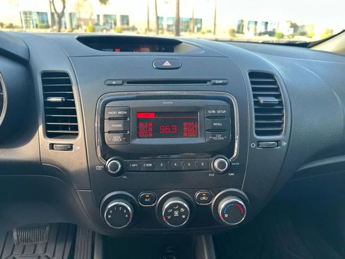 Used 2018 Kia Forte LX image 11