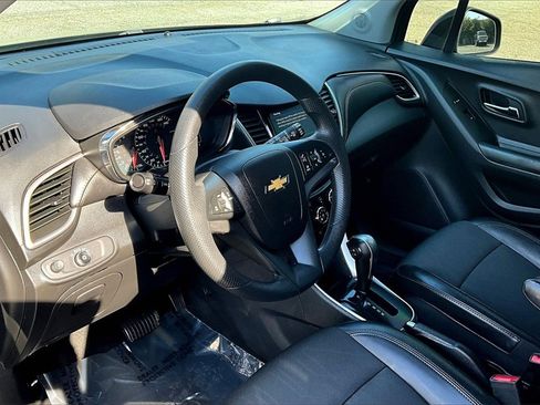 Certified 2021 Chevrolet Trax LT image 15