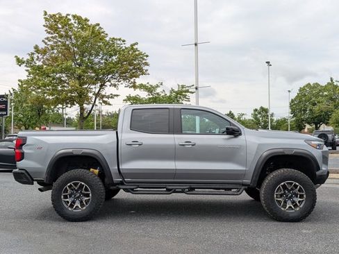 Used 2024 Chevrolet Colorado ZR2 w/ ZR2 Convenience Package III AWD/4WD image 4