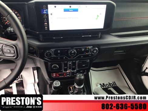 Used 2025 Jeep Wrangler Unlimited Rubicon AWD/4WD image 15