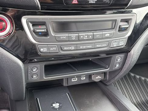 Used 2024 Honda Passport Black Edition image 19