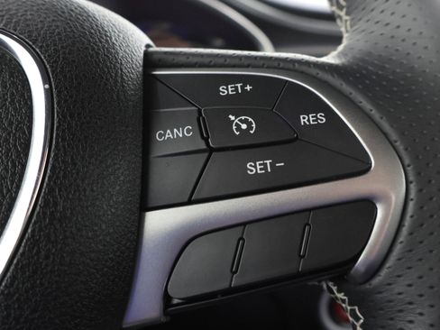 Used 2015 Dodge Challenger SRT Hellcat image 14