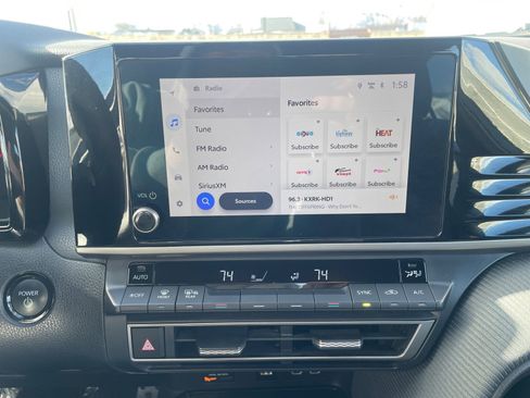 Used 2025 Toyota Camry SE image 23