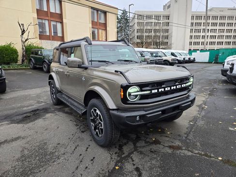 New 2025 Ford Bronco Outer Banks image 3