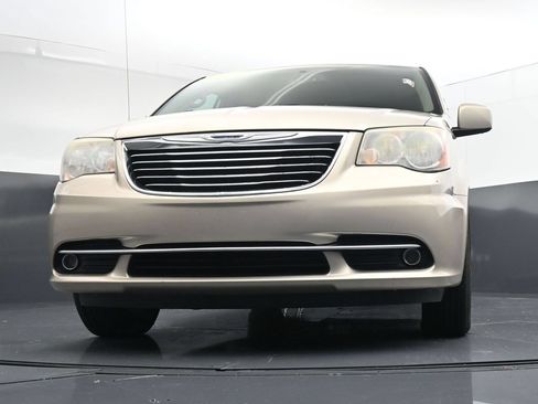 Used 2014 Chrysler Town & Country Touring FWD image 27