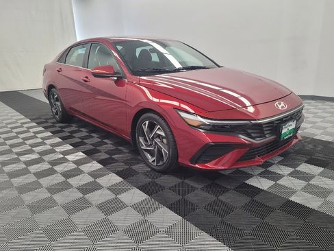 Used 2024 Hyundai Elantra SEL w/ Convenience Package FWD image 13