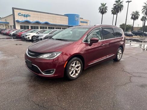 Used 2018 Chrysler Pacifica Touring-L w/ Tire & Wheel Group FWD image 5