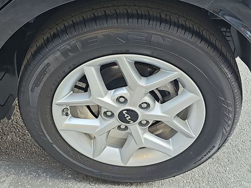 Used 2025 Kia Soul LX image 12