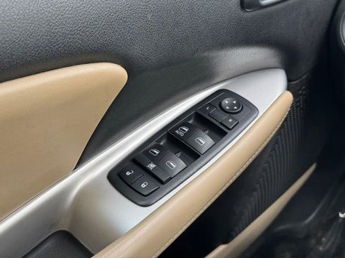 Used 2017 Dodge Journey SXT w/ Comfort/Convenience Group FWD image 29