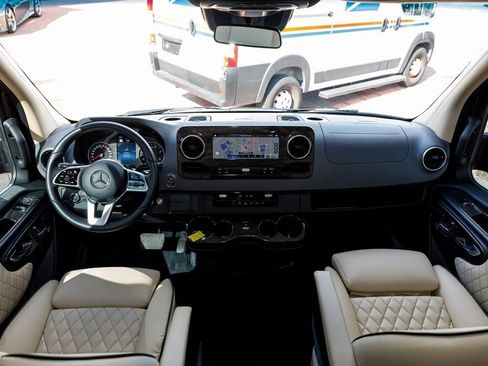 Used 2022 Mercedes-Benz Sprinter 3500 image 29