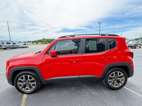 Used 2017 Jeep Renegade Latitude w/ Cold Weather Group FWD image 6